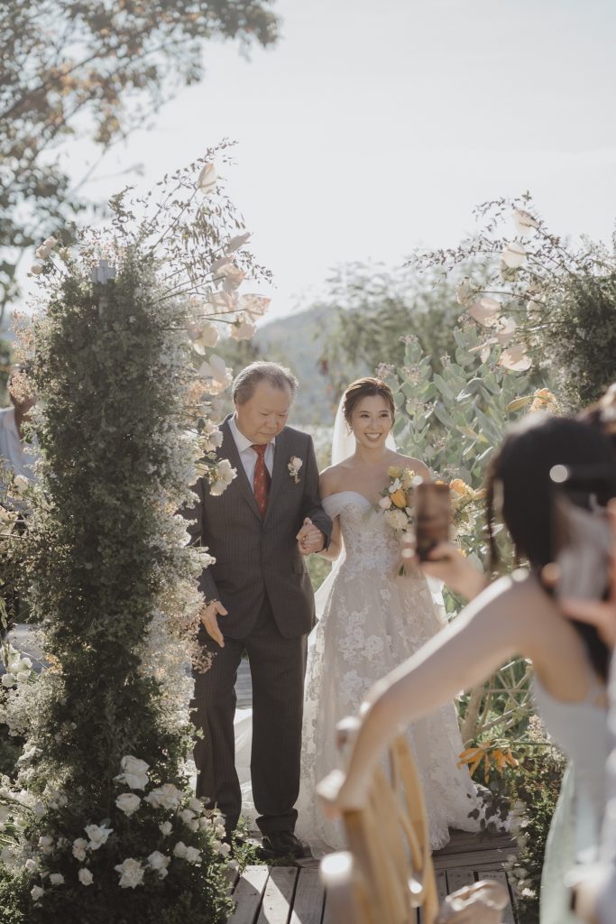wedding photographer in Koh Samui - Daniel Baci captures brides entrance.