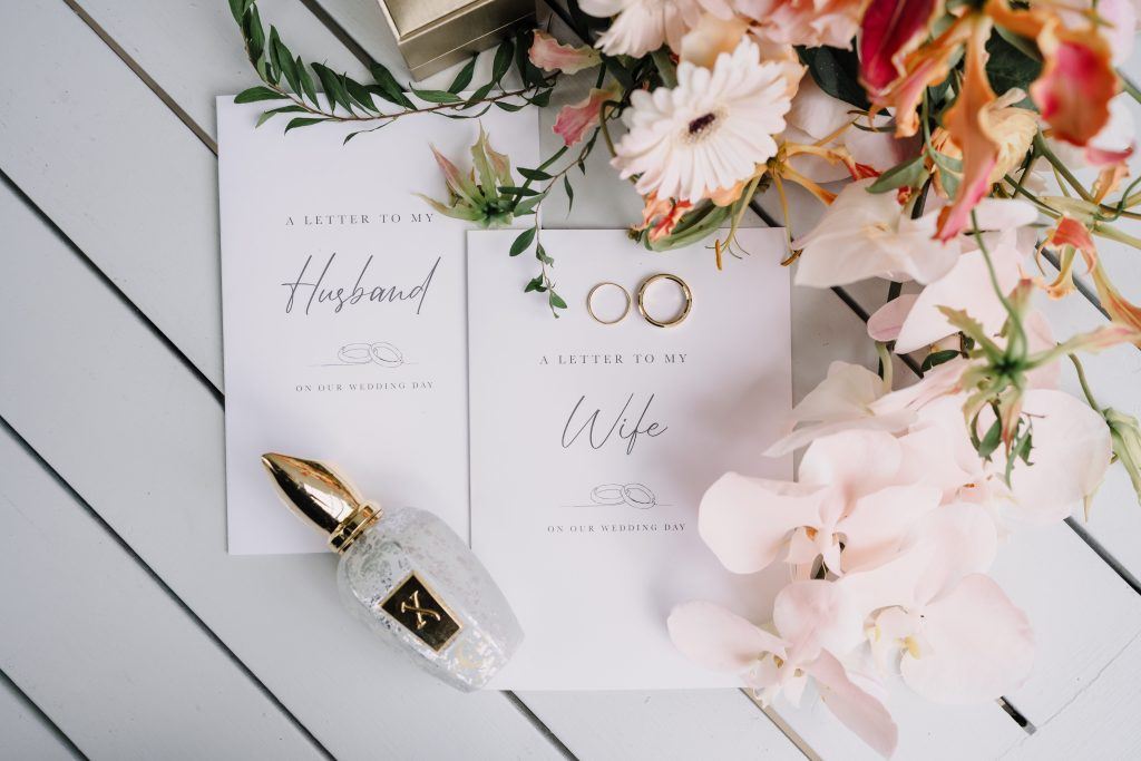 Thailand wedding photographer takes photos of details