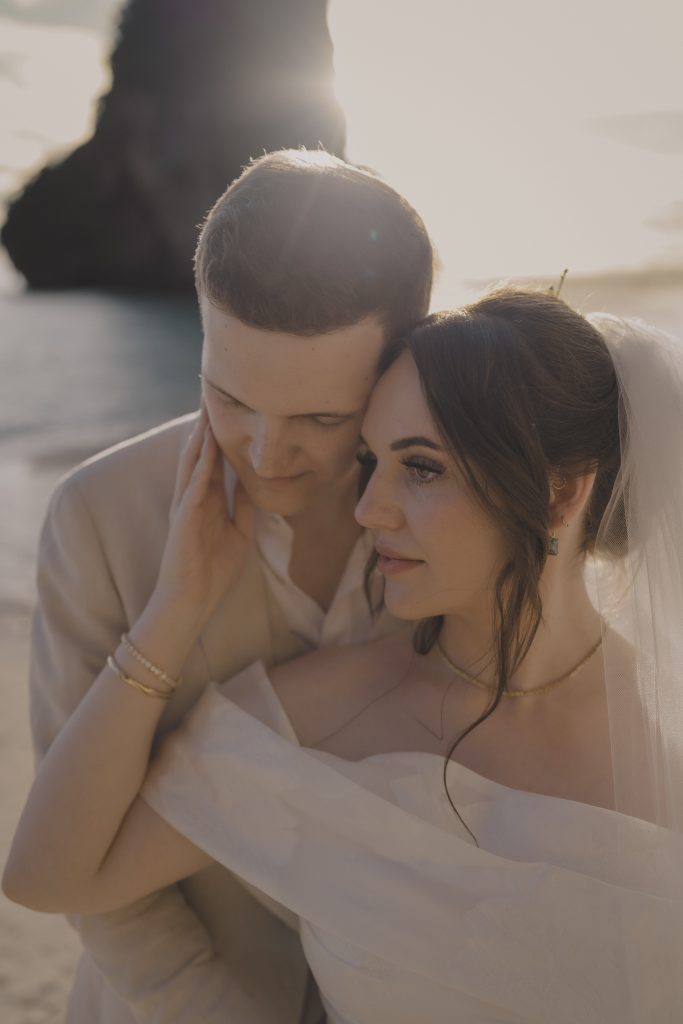 Sunset portrait of a couple in Krabi by Thailand wedding photographer Daniel Baci