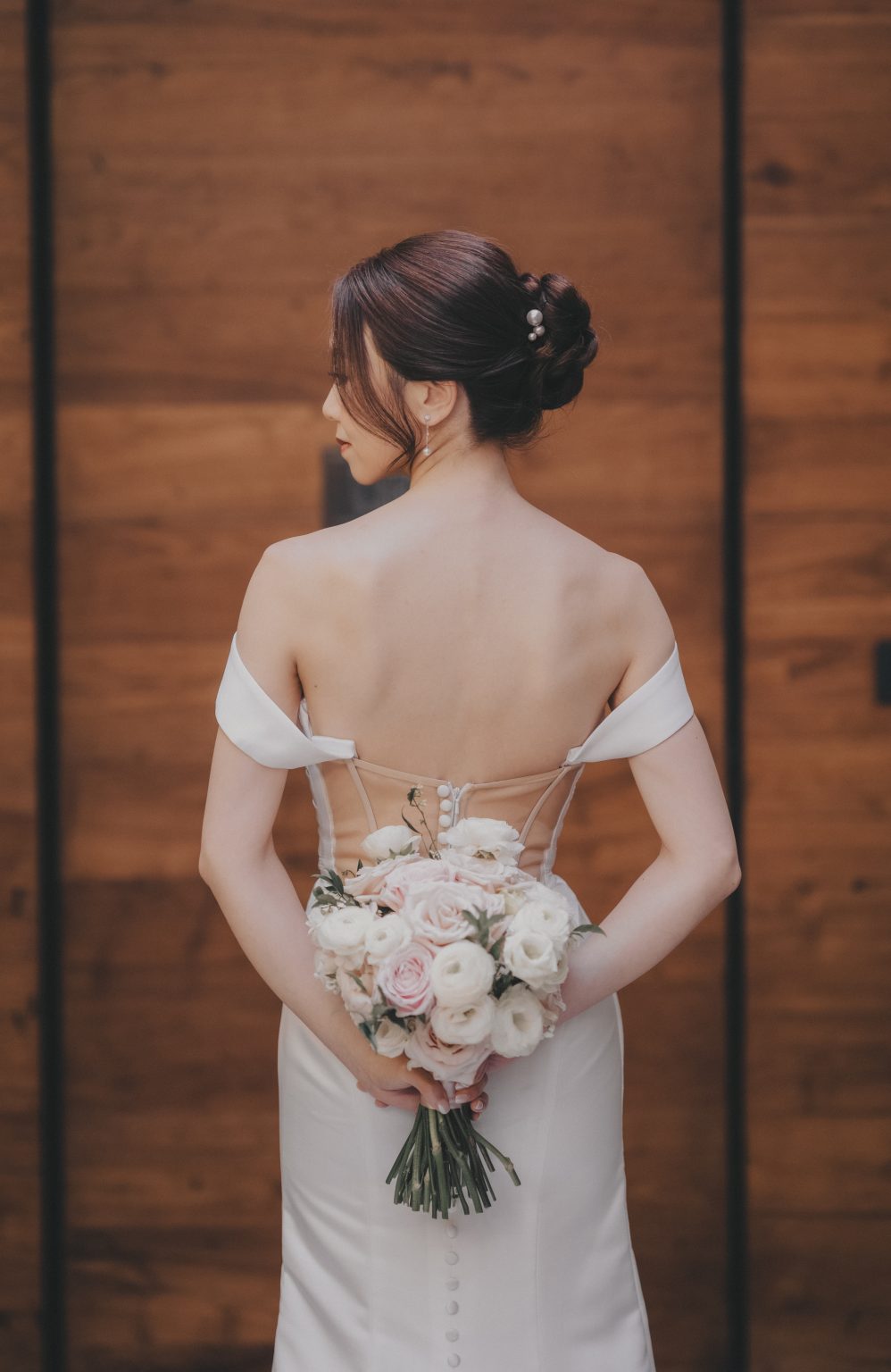Award-winning Koh Samui wedding photographer, Daniel Baci captures HK brides portrait at her luxury destination wedding in Thailand. 